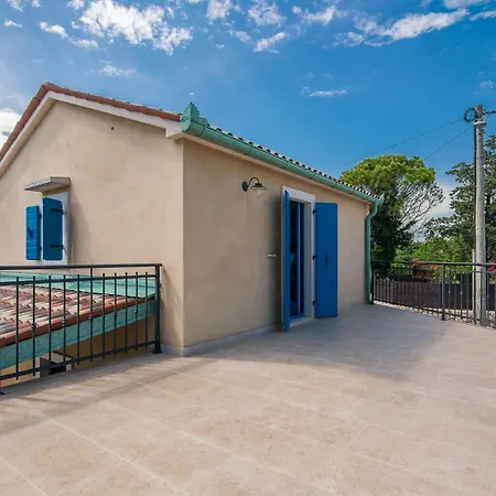 Pinia With Pool * Pinezići