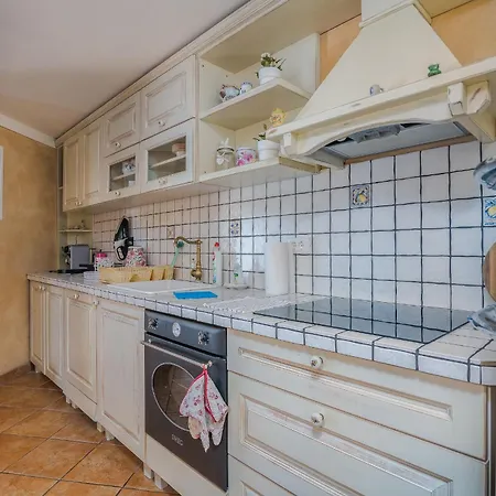 וילה Pinia With Pool Pinezići