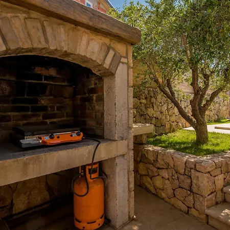 Villa Pinia With Pool *