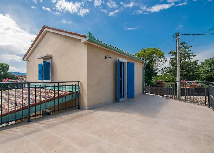 Pinia With Pool * Pinezići