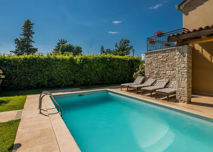 Villa Pinia With Pool Pinezići