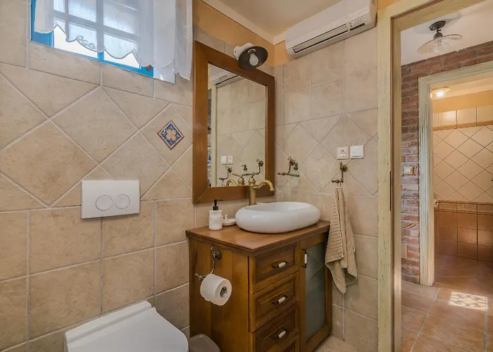 Pinia With Pool Пинезичи