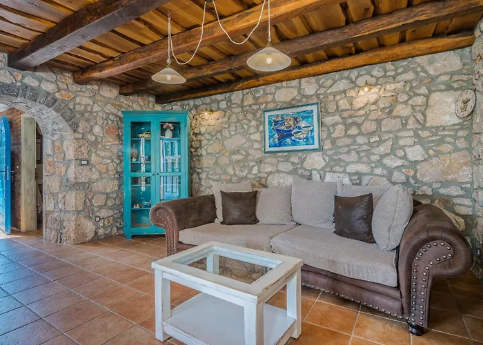 Pinia With Pool Вилла