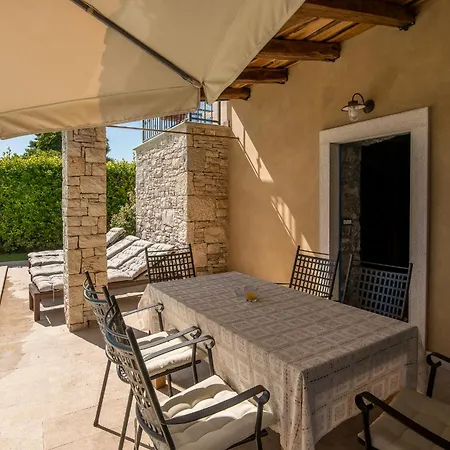 Villa Pinia With Pool Pinezići