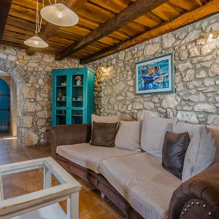 Villa Pinia With Pool *