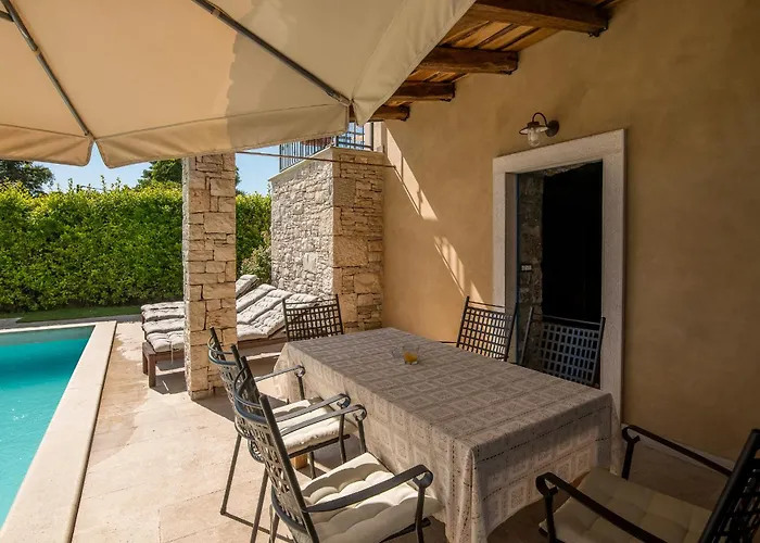 Villa Pinia With Pool Pinezići