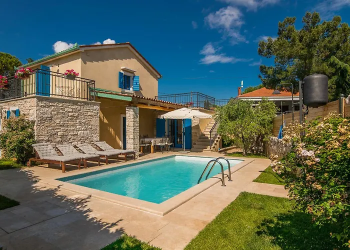Pinia With Pool Villa