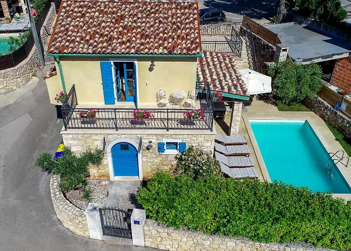 Pinia With Pool *