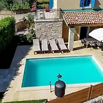 Pinia With Pool Vila