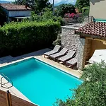 Vila Pinia With Pool