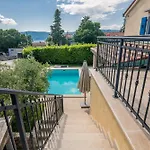 Vila Pinia With Pool