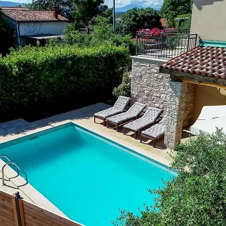 Vilă Pinia With Pool