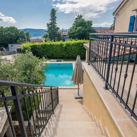 Vilă Pinia With Pool