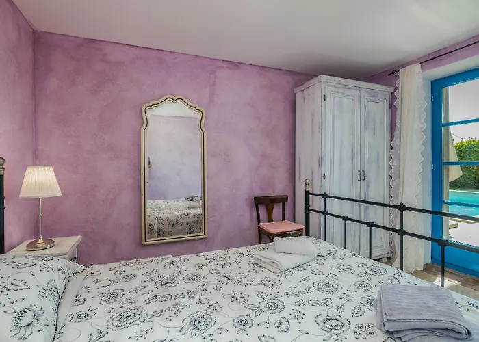 Pinia With Pool * Pinezići