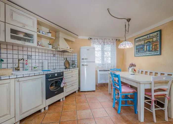 Pinia With Pool * Pinezići