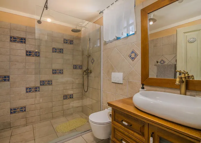 ヴィラ Pinia With Pool